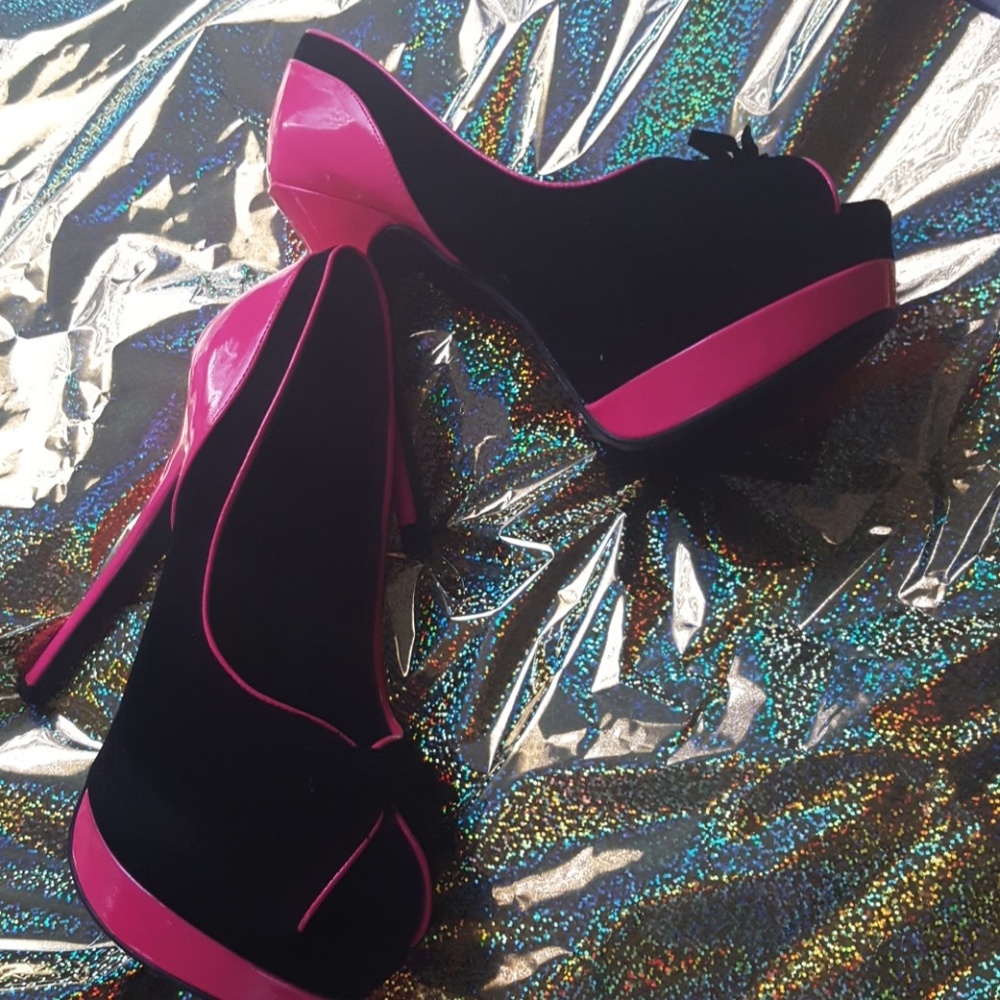 Shoes - Picture 4 of 4